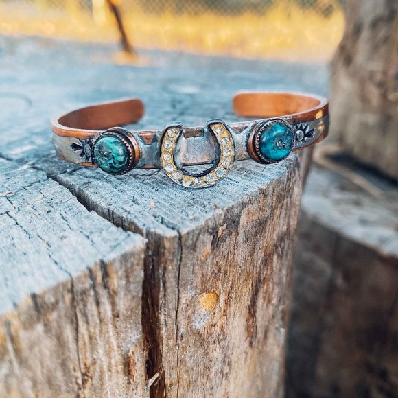 Lucky Horseshoe Turquoise Cuff - Picture 1 of 4
